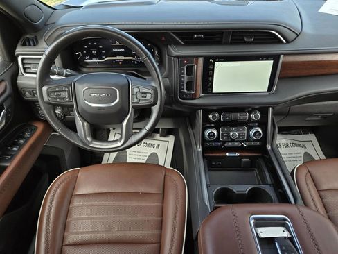 Used 2023 GMC Yukon XL Denali Ultimate image 25