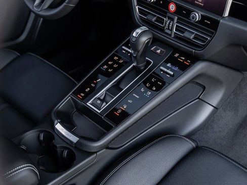New 2026 Porsche Macan Turbo image 82