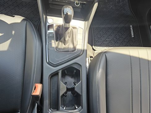 Used 2024 Volkswagen Tiguan SE R-Line FWD image 17