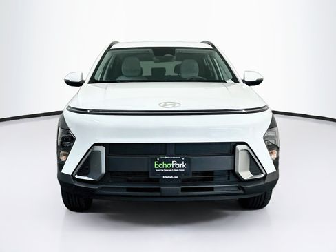 Used 2025 Hyundai Kona SEL AWD/4WD image 2