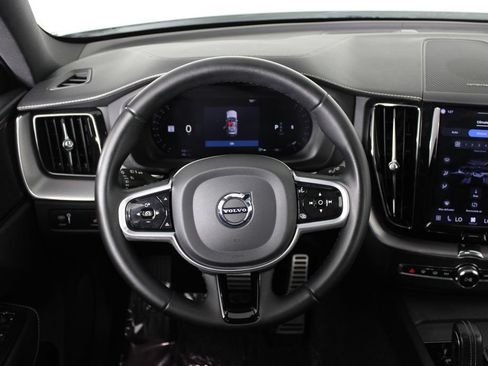 Used 2022 Volvo XC60 B5 R-Design w/ Protection Package Premier FWD image 8