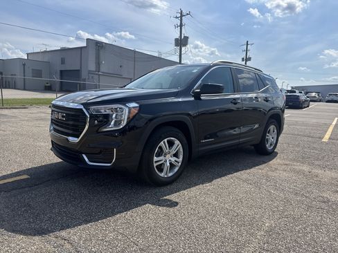 Used 2024 GMC Terrain SLE w/ Driver Convenience Package FWD image 1