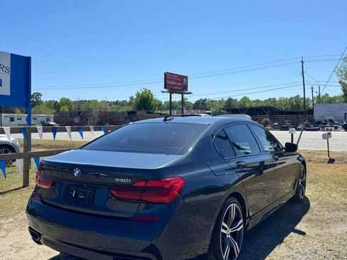 Used 2019 BMW 740i w/ Executive Package RWD image 9