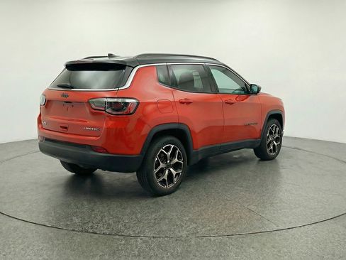 Used 2025 Jeep Compass Limited image 9
