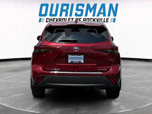 Used 2022 Toyota Highlander XLE AWD/4WD image 5