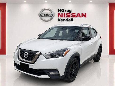 Used 2019 Nissan Kicks SR w/ SR Premium Package FWD image 3