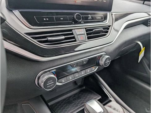 New 2025 Nissan Altima 2.5 SR w/ SR Premium Package image 23