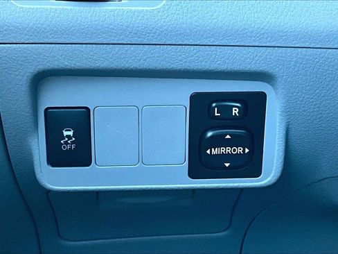 Used 2013 Toyota Corolla LE image 32