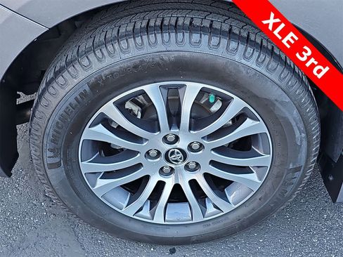 Used 2020 Toyota Sienna XLE image 12