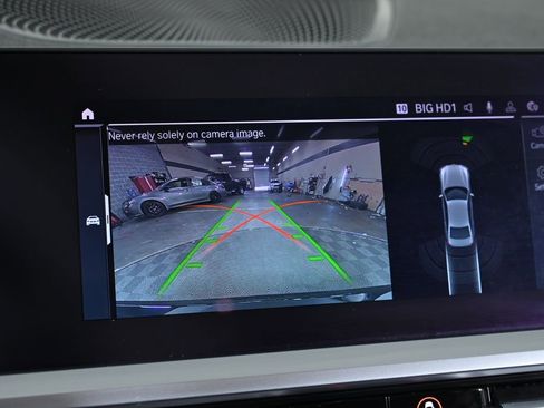 Used 2021 BMW 330i Sedan w/ Driving Assistance Package image 17