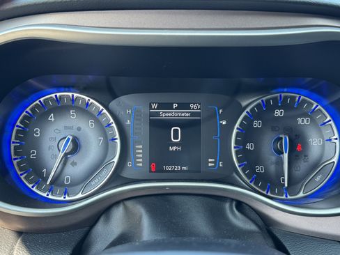 Used 2019 Chrysler Pacifica Touring Plus w/ Cold Weather Group FWD image 32