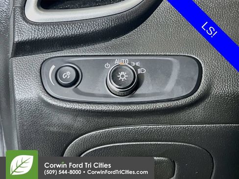 Used 2017 Chevrolet Trax LS AWD/4WD image 19