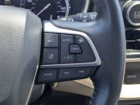 Used 2020 Toyota Highlander XLE AWD/4WD image 26