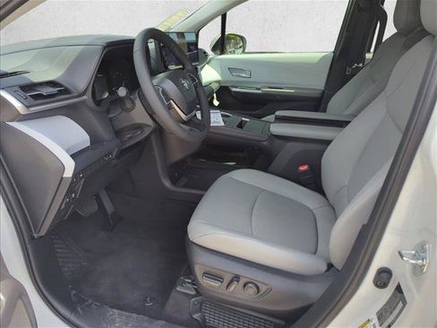 New 2026 Toyota Sienna XLE FWD image 13