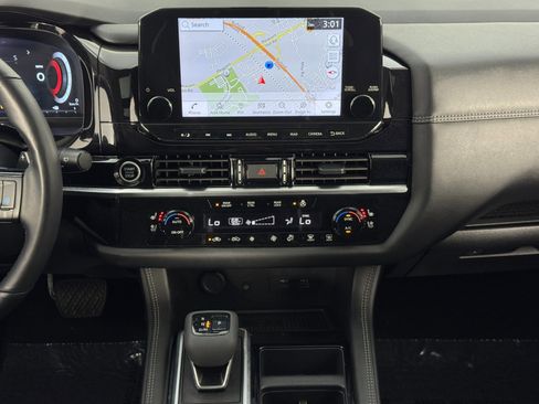 Used 2024 Nissan Pathfinder Platinum image 25