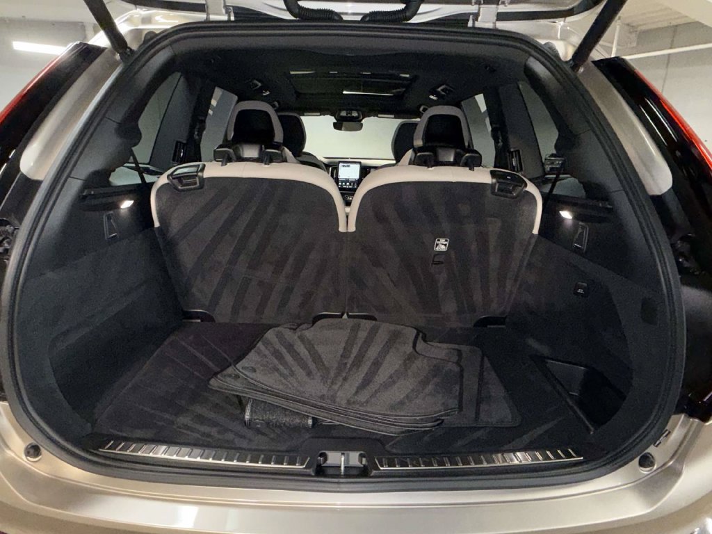 Used 2025 Volvo XC90 B6 Plus AWD/4WD image 17