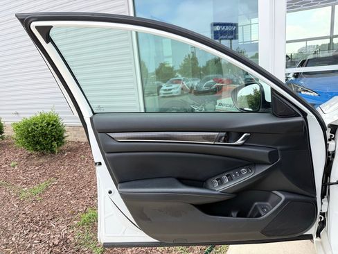 Used 2018 Honda Accord Sport image 15