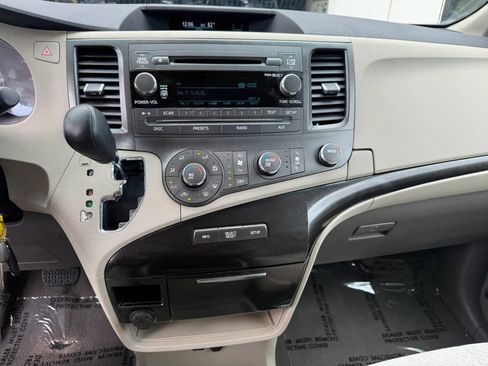 Used 2011 Toyota Sienna LE FWD image 35