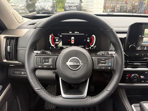 New 2025 Nissan Pathfinder Platinum image 21