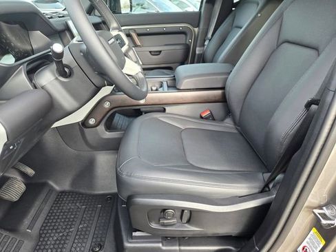 Used 2024 Land Rover Defender 110 SE image 26