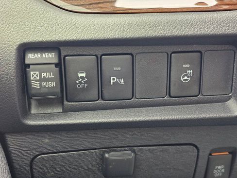 Used 2020 Toyota Sienna Limited FWD image 39