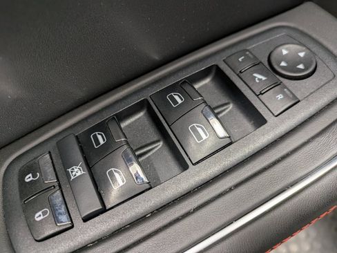 Used 2024 Maserati Levante GT Ultima image 9