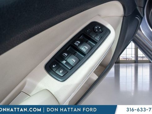 Used 2018 Chrysler 300 Limited w/ Safetytec Plus Group RWD image 18