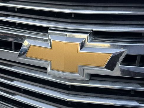 Used 2020 Chevrolet Suburban Premier image 8
