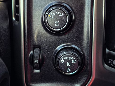 Used 2018 Chevrolet Silverado 1500 LT w/ All Star Edition image 34