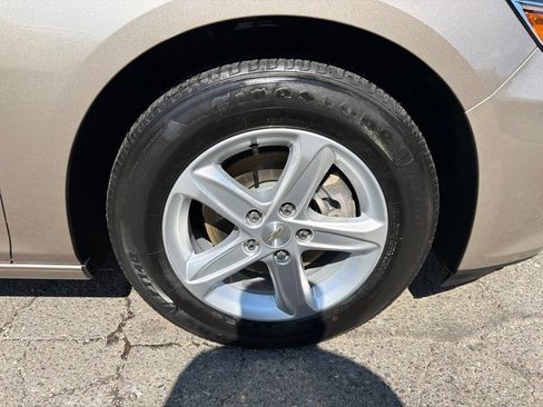 Used 2025 Chevrolet Malibu LS FWD image 9