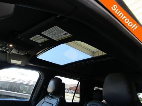 Used 2023 Lincoln Navigator Reserve AWD/4WD image 7