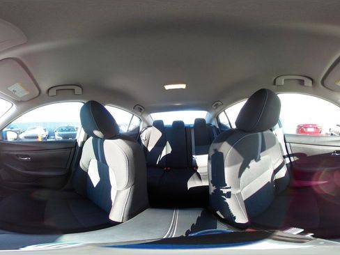 Used 2025 Nissan Sentra SV image 41