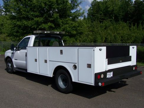 Used 2003 Ford F350 2WD Regular Cab DRW Super Duty image 4