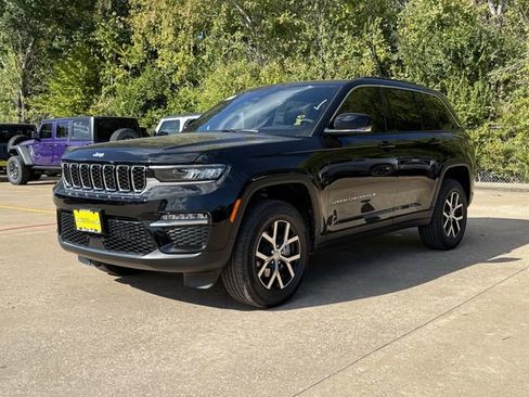 New 2025 Jeep Grand Cherokee Limited w/ Trailer Tow Package AWD/4WD image 4