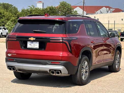 Used 2025 Chevrolet Traverse LT w/ Driver Confidence Package FWD image 5