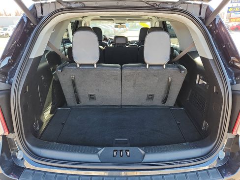 Used 2022 Ford Explorer XLT w/ Equipment Group 202A image 29