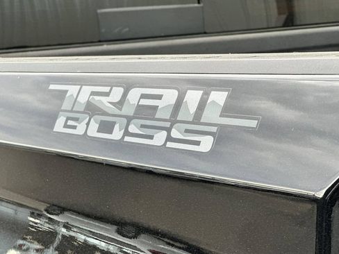 Used 2025 Chevrolet Silverado 1500 LT Trail Boss w/ LT Trail Boss Premium Package AWD/4WD image 25