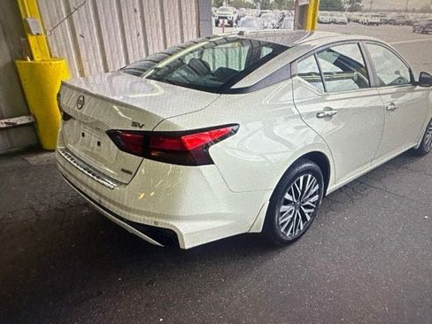 Used 2023 Nissan Altima 2.5 SV AWD/4WD image 6