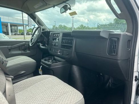 New 2026 Chevrolet Express 2500 w/ Communications Package RWD image 31