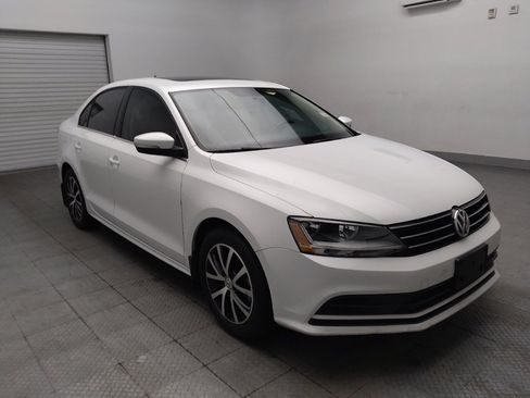 Used 2017 Volkswagen Jetta SE FWD image 13