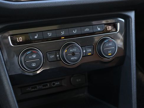 Used 2019 Volkswagen Tiguan SE image 15