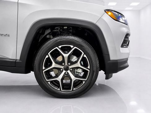 Used 2025 Jeep Compass Limited w/ Sun & Sound Group AWD/4WD image 7