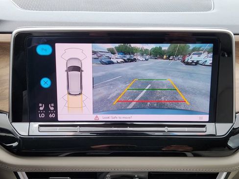 Used 2024 Volkswagen Atlas SE FWD image 17