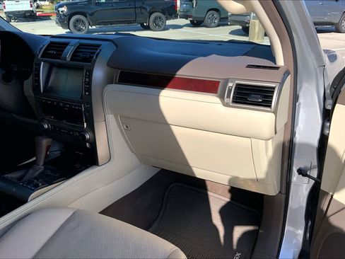 Used 2016 Lexus GX 460 image 18
