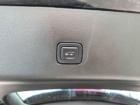 Used 2020 Chevrolet Traverse LT w/ LPO, Floor Liner Package AWD/4WD image 18