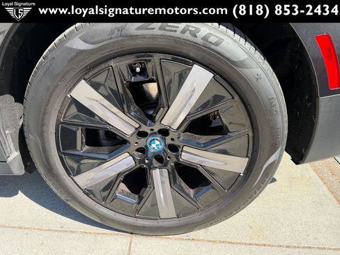 Used 2024 BMW iX xDrive50 w/ Premium Package AWD/4WD image 32