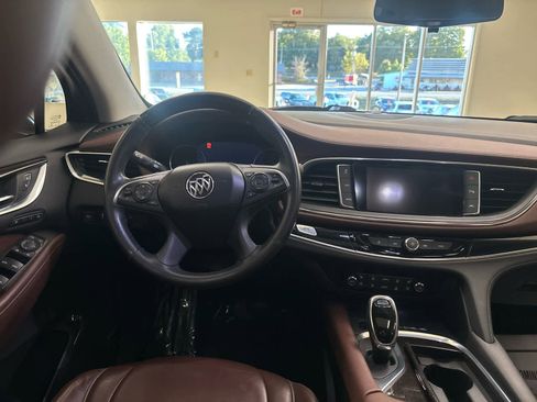 Used 2018 Buick Enclave Avenir w/ Avenir Technology Package image 22