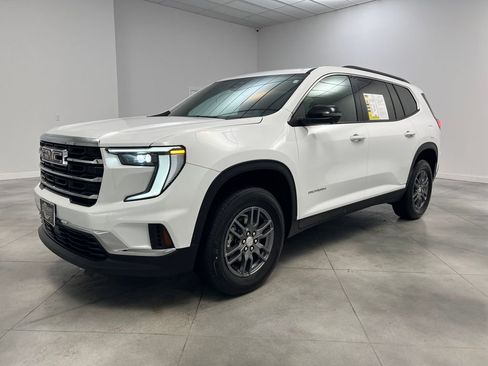 Used 2025 GMC Acadia Elevation image 3