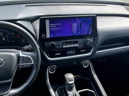 Used 2025 Toyota Grand Highlander AWD image 6