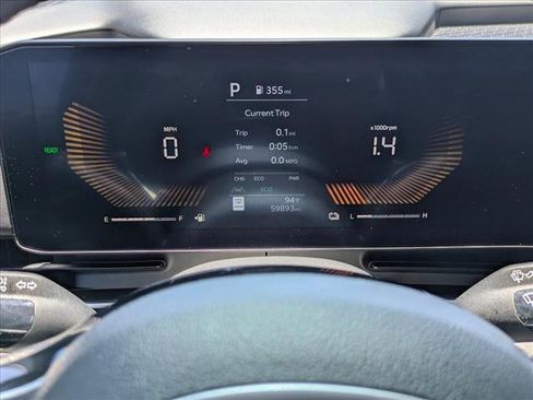 Used 2025 Kia Carnival EX FWD image 11